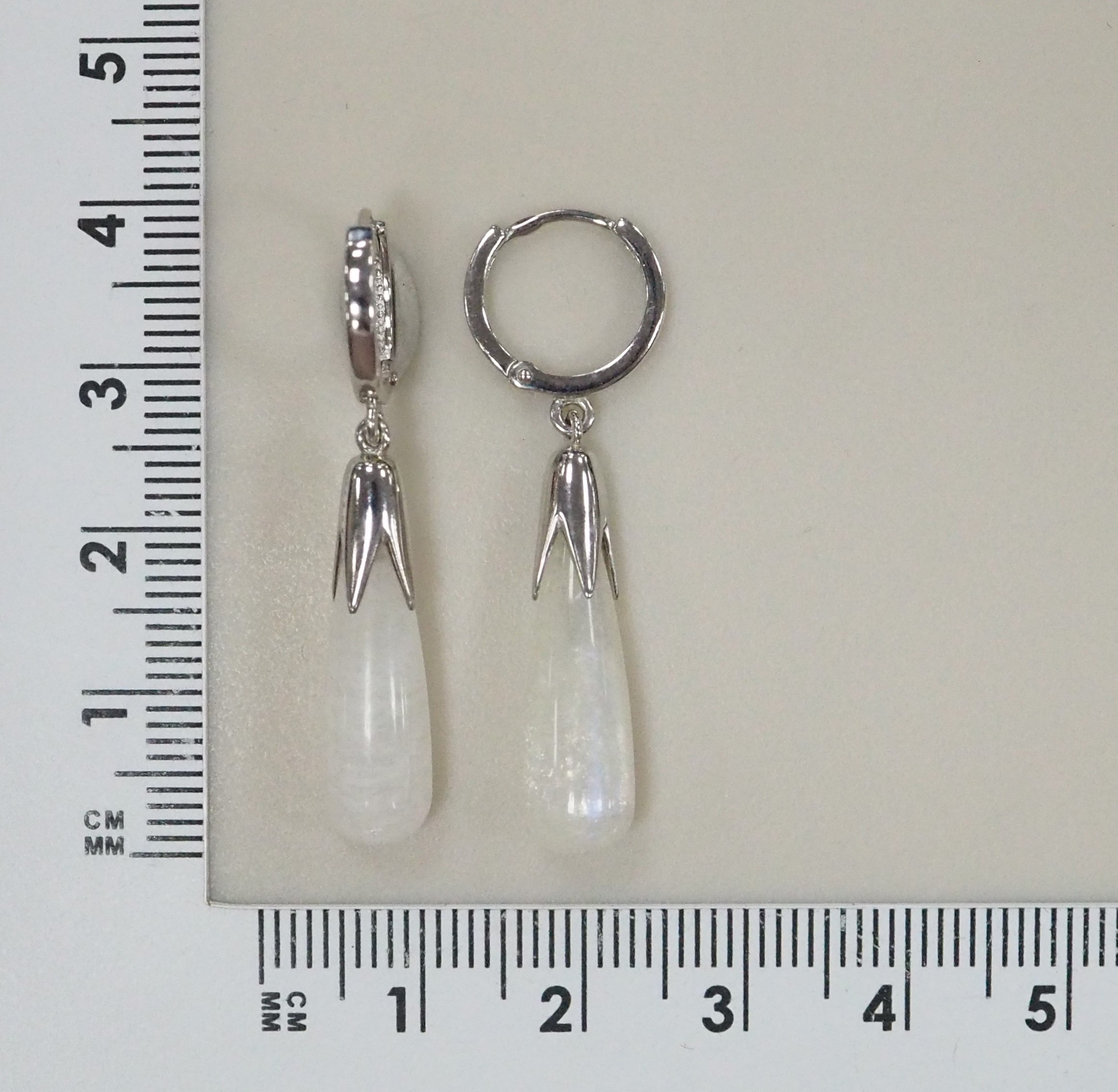 Серебряные серьги-конго с лунными камнями